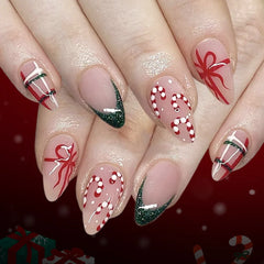 Cyflymder 24Pcs Short Round Head Fake Nails Snowfield Santa Claus Design Press on False Nails Snowman Bow Detachable Full Cover Nails Tips